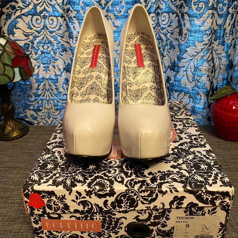 Bordello White Platform Pumps. Size 9